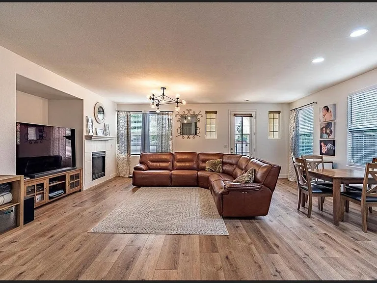 220 Candela Cir — Photo 4