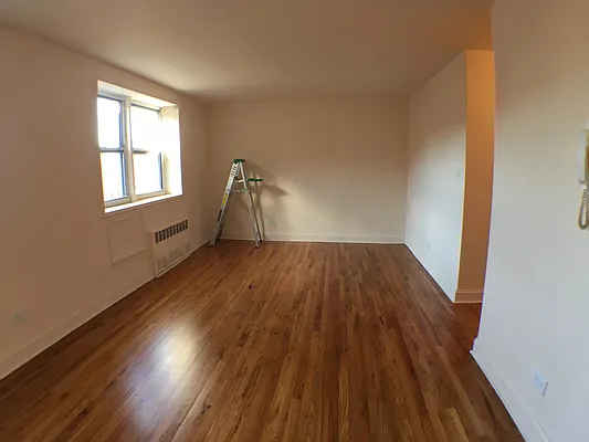 Rented by Kew Forest Realty Inc | media 6