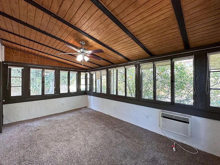 393 N Baldwin Ave — Photo 12