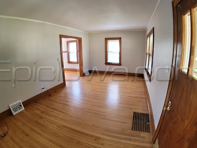 1112 Maplewood Dr NE — Photo 10