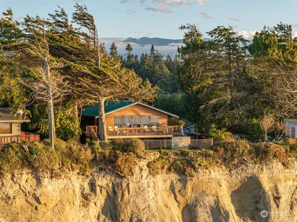 231 E Bluff Dr, Port Angeles, WA 98362