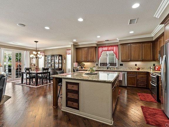 4th image of 28866 Sarasota Ln