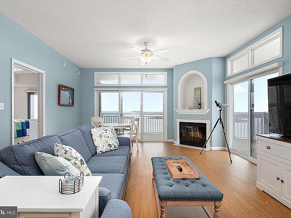 5th image of 103 Williams St Unit 517