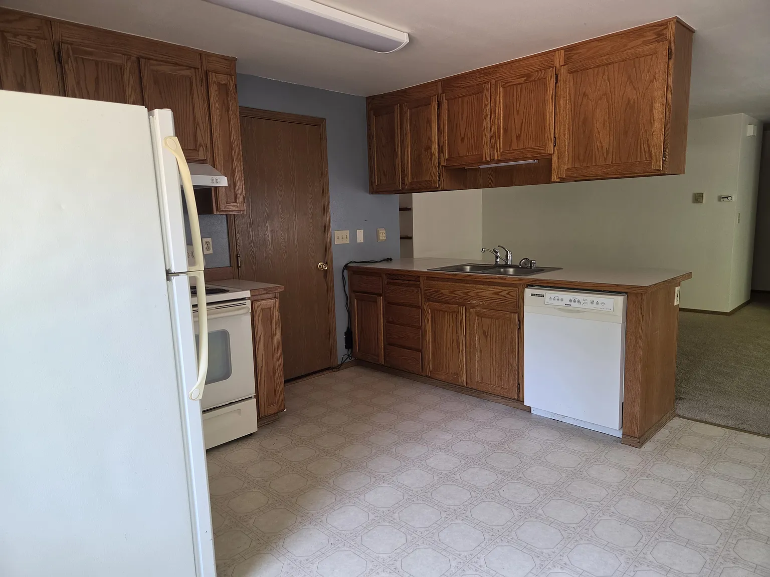 2 bed, 960 sqft, $2,000 — Photo 2