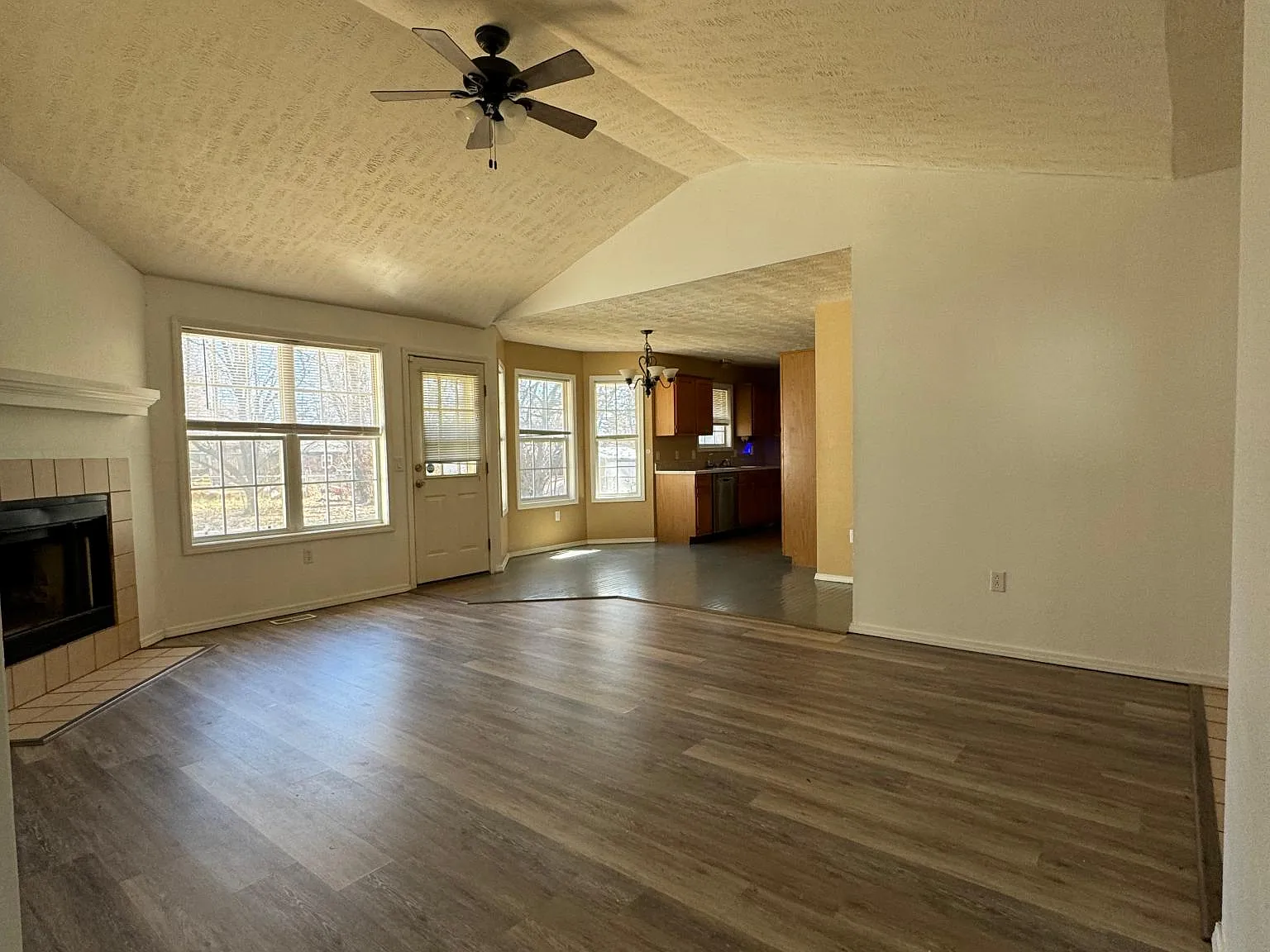 3 bed, 1332 sqft, $1,495 — Photo 4