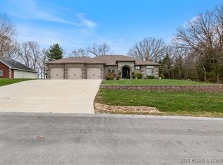 104 Arrowhead Dr, Lake Ozark, MO 65049