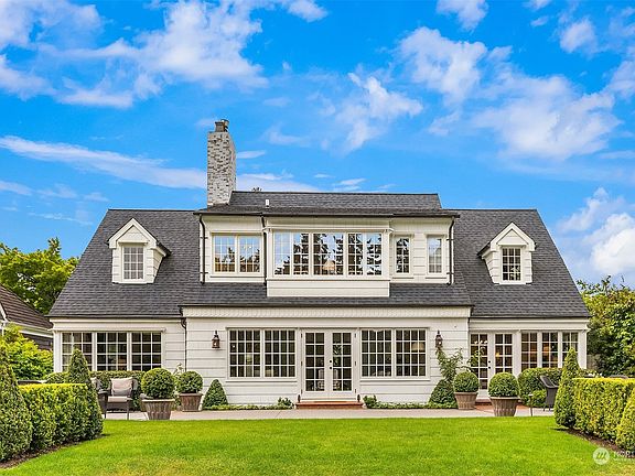 4th image of 1440 Broadmoor Drive E