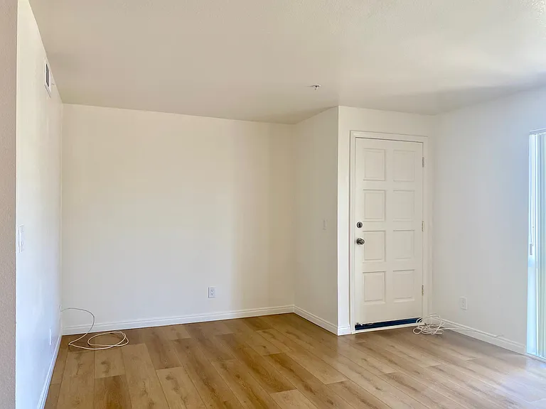 108 W Maple St #23 — Photo 15