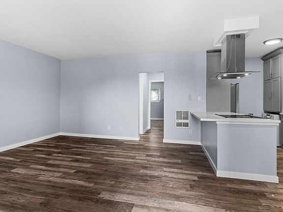 3rd image of 927 Daisy Ave #17