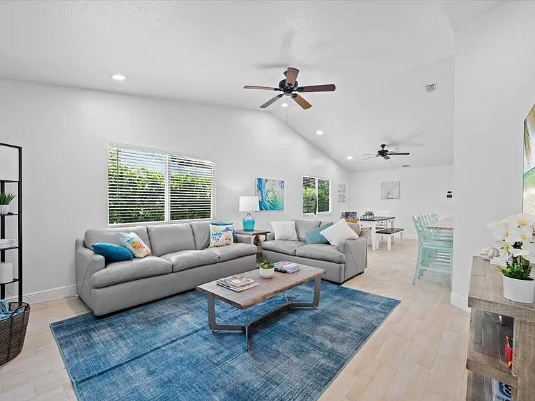 6075 Francis St — Photo 11
