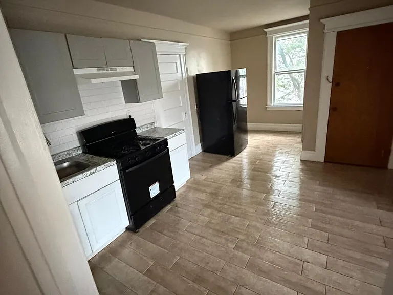 199 Smith St #3 — Photo 1
