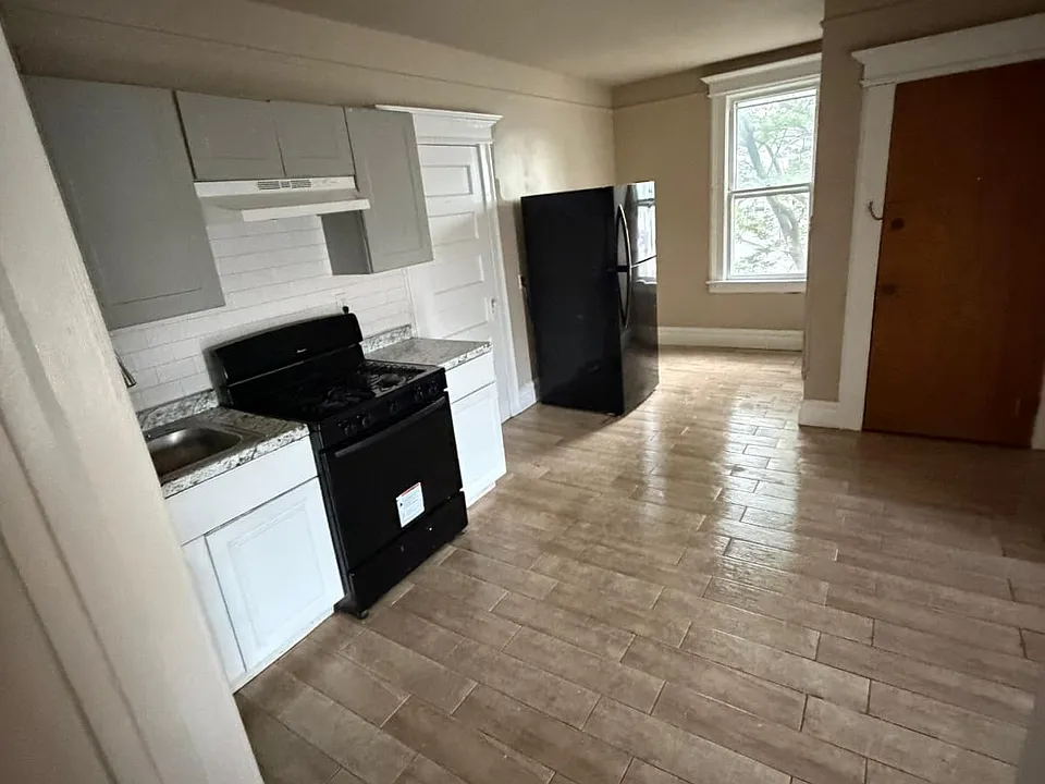 199 Smith St #3