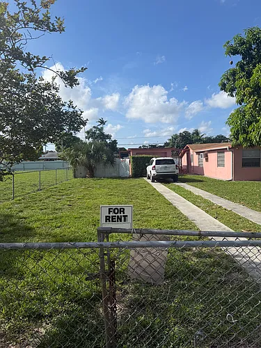 2467 NW 90th St Photo 1