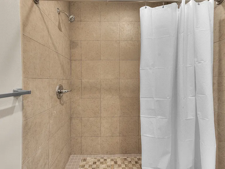 24600 Cypress St #24600A — Photo 34