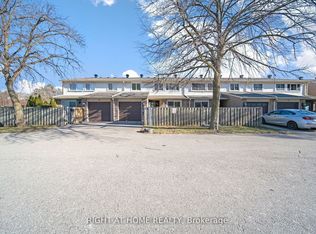 12 Lace Fernway W, Toronto, ON M2J 4L9