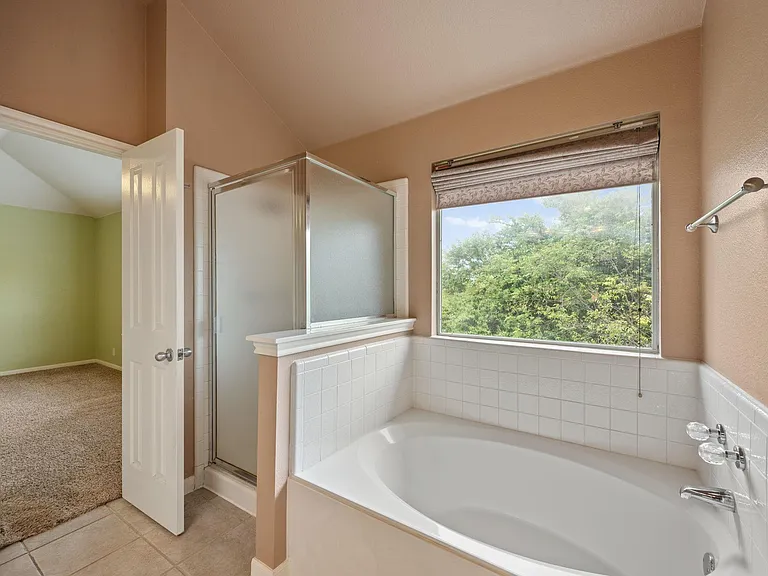 1006 Shadow Valley Cv — Photo 22