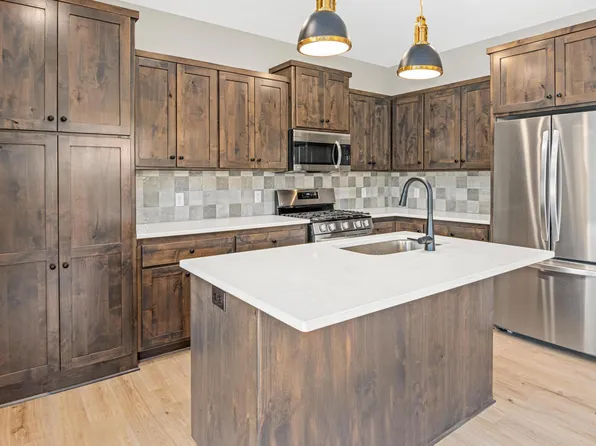 2889 Eastview Ct, Anoka, MN 55303