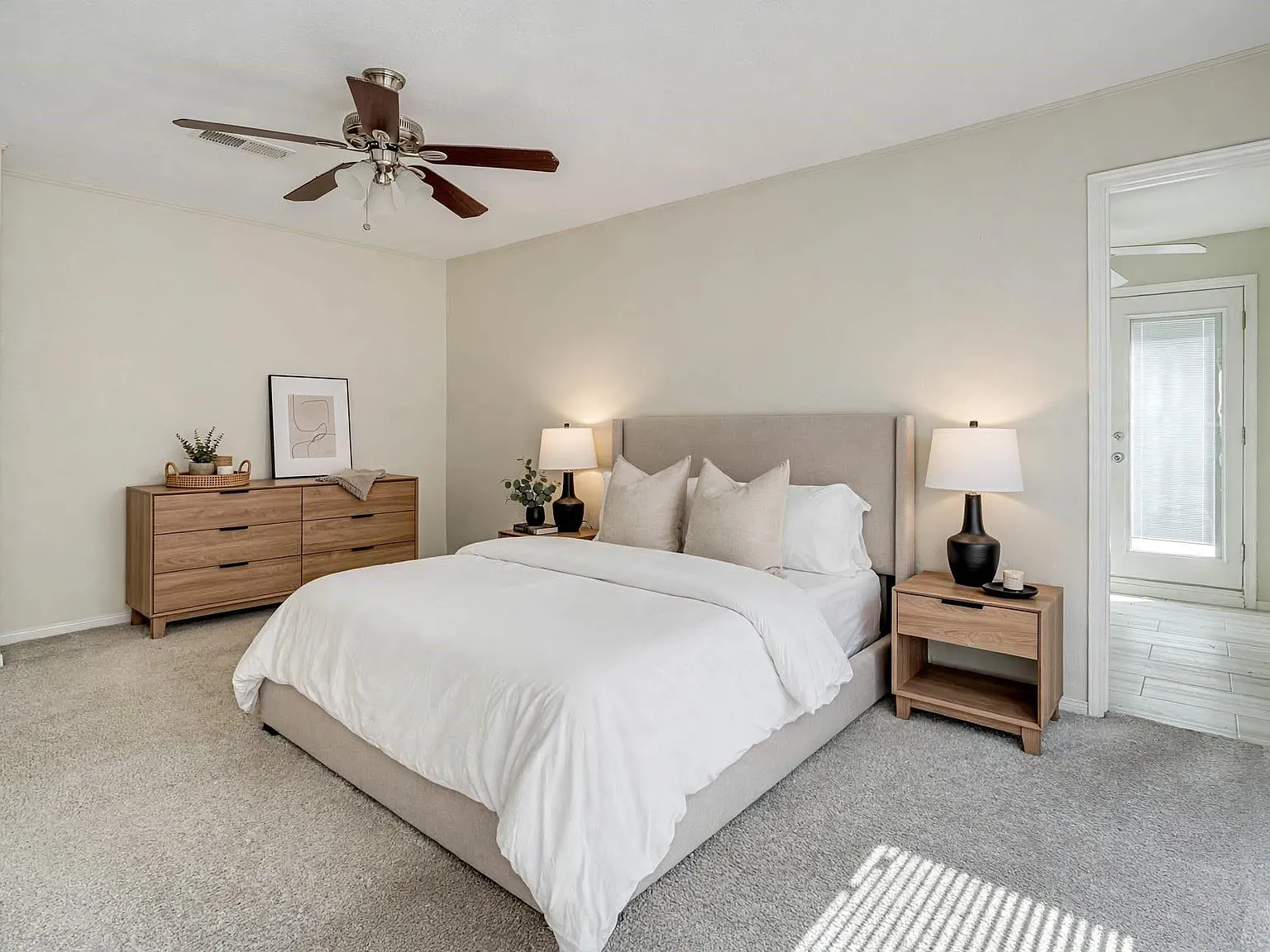 3 bed, 3.0 bath, 1695 sqft, $2,100 — Photo 3