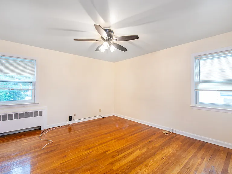 56 McKay Ave — Photo 10