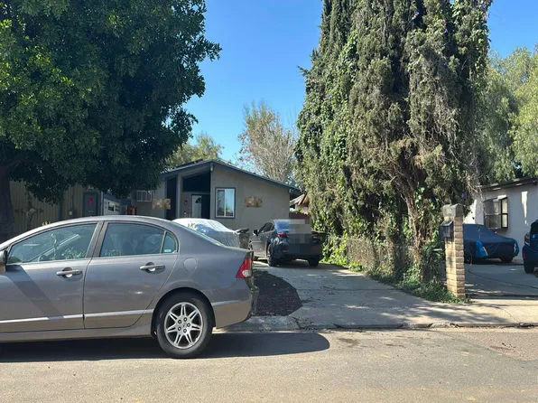 802 Elmwood Dr, Escondido, CA 92025