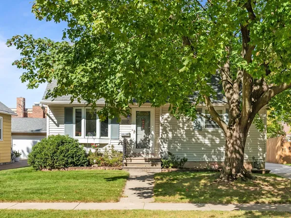 1126 Adams Ave, Oshkosh, WI 54902