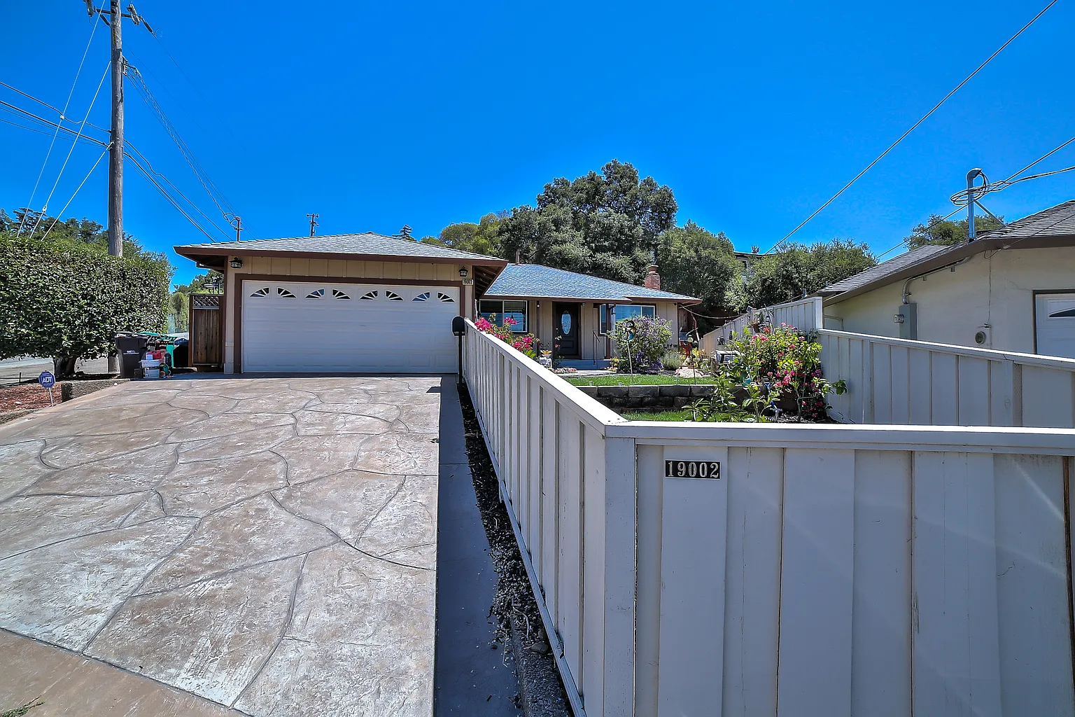 19002 Crest Ave photo 1