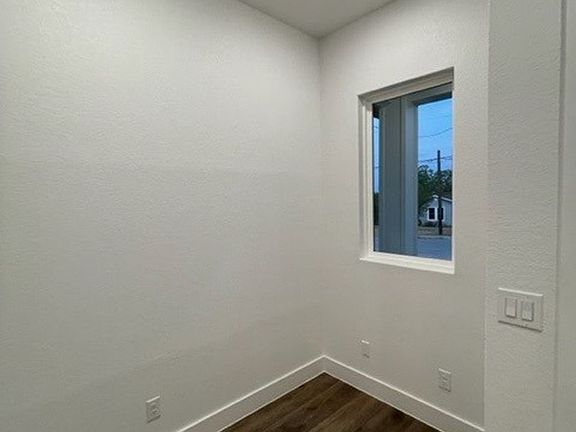 3rd image of 440 W Merriweather St