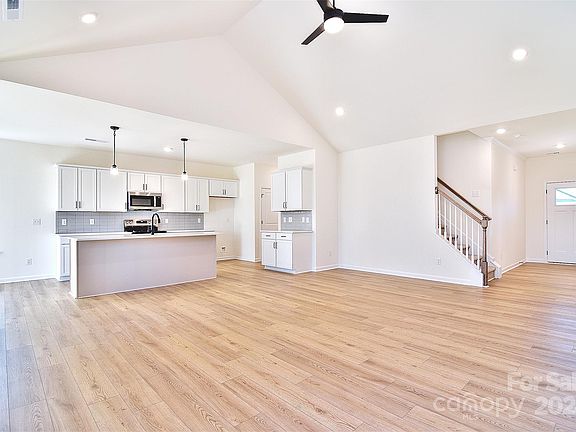 4th image of 103 Bunker Hill Ln