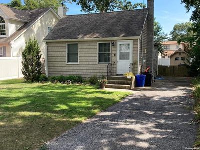 36 Woodlawn Avenue, Selden, NY, 11784