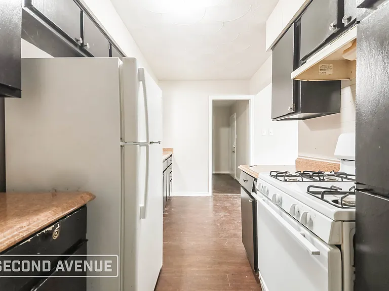 802 Memorial Dr — Photo 5