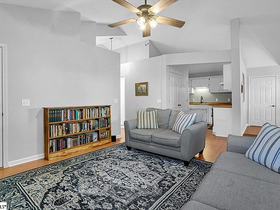5th image of 307 Dunwoody Dr