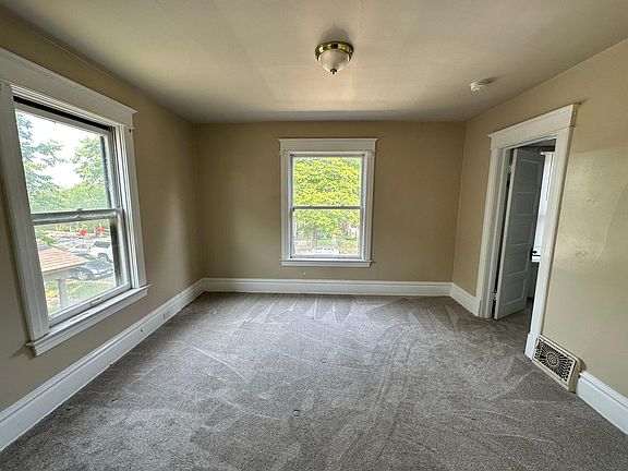 5th image of 422 S 1st St #2