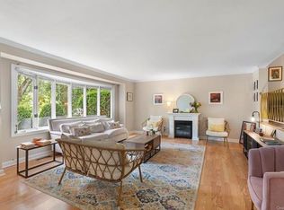 24 Sherwood Oval, Larchmont, NY 10538