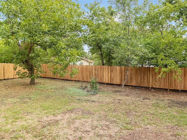 904 Westview Cir — Photo 27