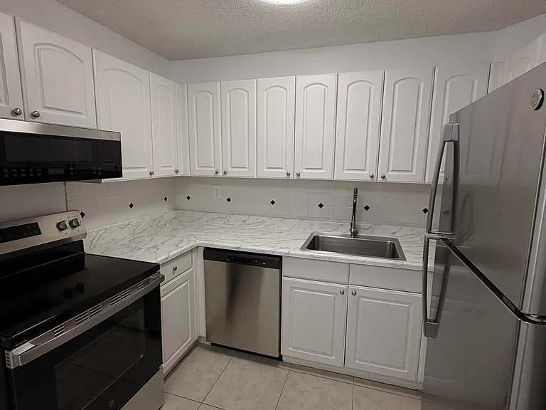 2661 Riverside Dr #2 — Photo 12
