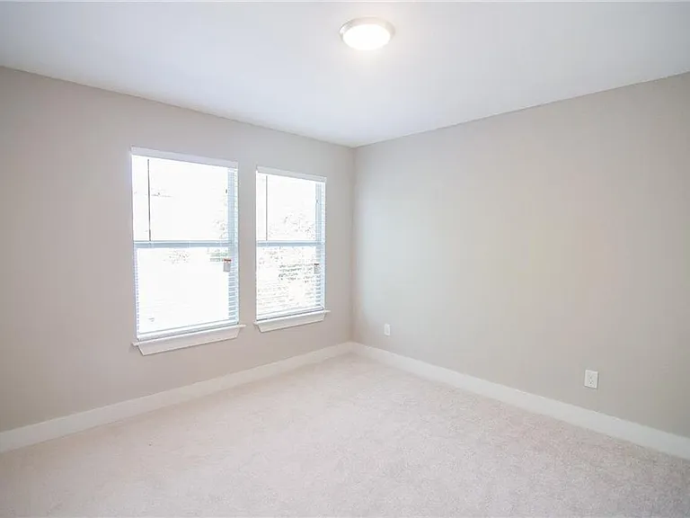 11901 Alpheus Ave #B — Photo 14