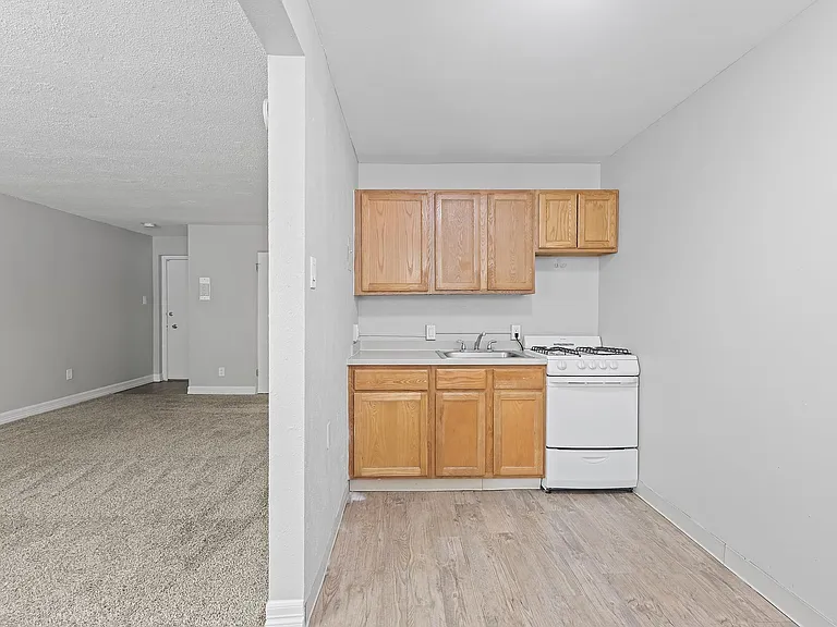 Skylark Apartments — Photo 53