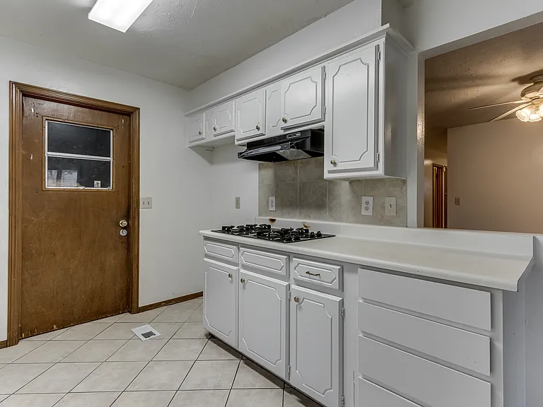 7109 NW 6th St — Photo 18