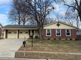 3825 Coachella Dr, Saint Louis, MO 63125