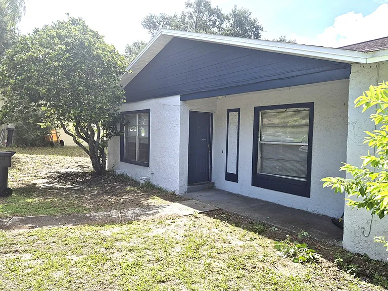 11515 Valencia Dr #B — Photo 2