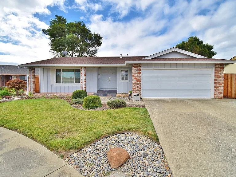35263 Gawain Ct — Photo 2