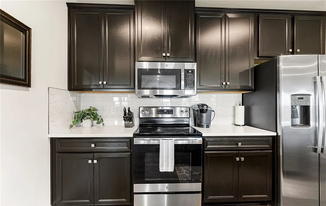 2 bed, 1122 sqft, $2,100 — Photo 2
