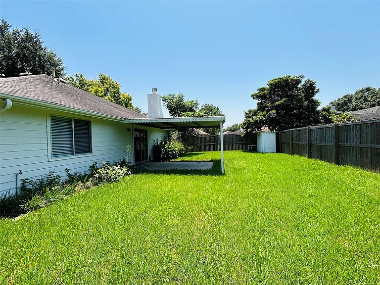 1404 Helmsley Dr — Photo 34