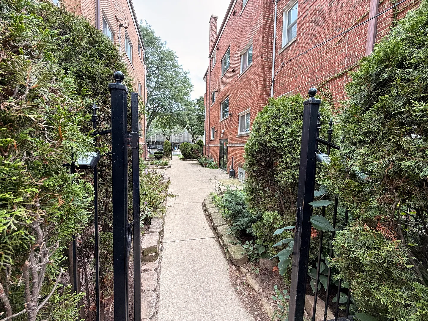 2 bed, 950 sqft, $1,750 — Photo 3
