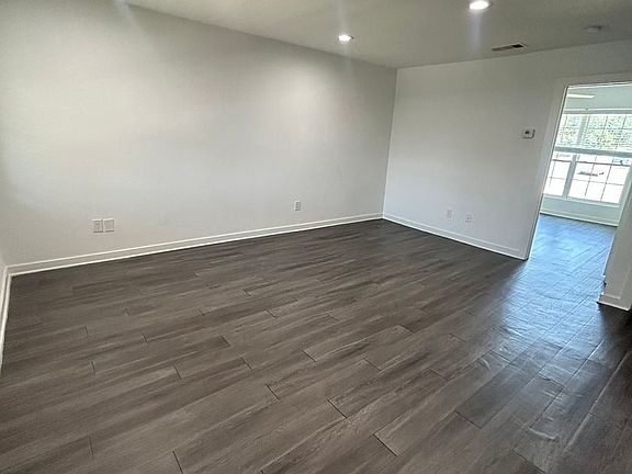 4th image of 321 E 8th St APT 216