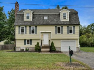 25 Longmeadow Rd, Tewksbury, MA 01876