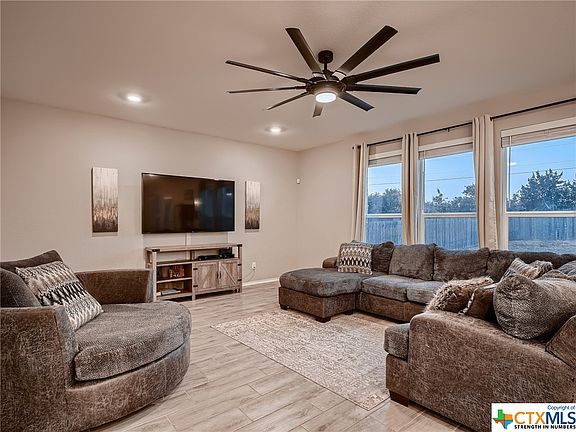 4th image of 390 Conestoga Dr