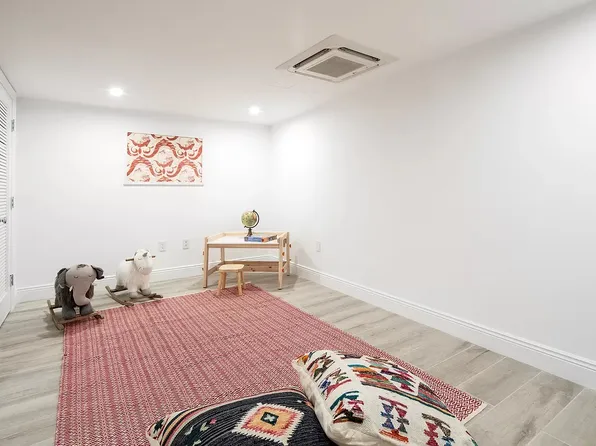 394 Vanderbilt Avenue image 8 of 10