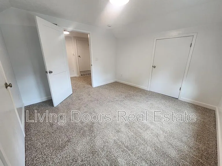 711 N 30th St #2 — Photo 5
