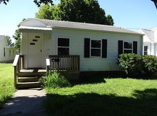 615 Isett Ave, Wapello, IA 52653